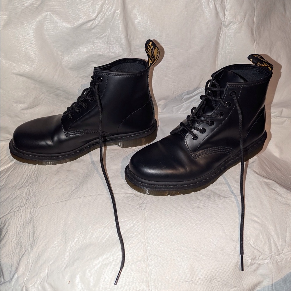 DR. MARTENS 101/NJ004-SH09X/6 EYELET BLACK SMOOTHIE LEATHER BOOTS - Picture 3 of 4